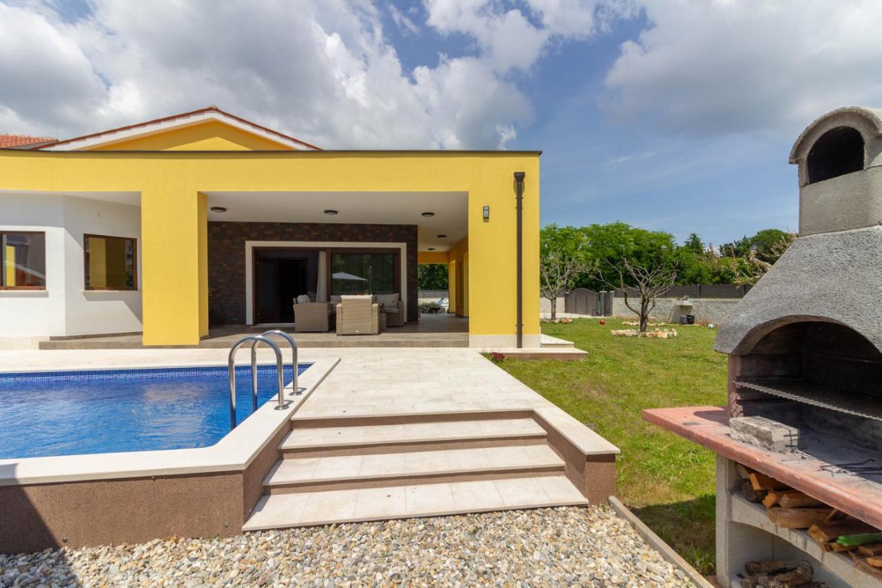 Modern Villa Eve In Medulin With Pool Near The Beach Esterno foto
