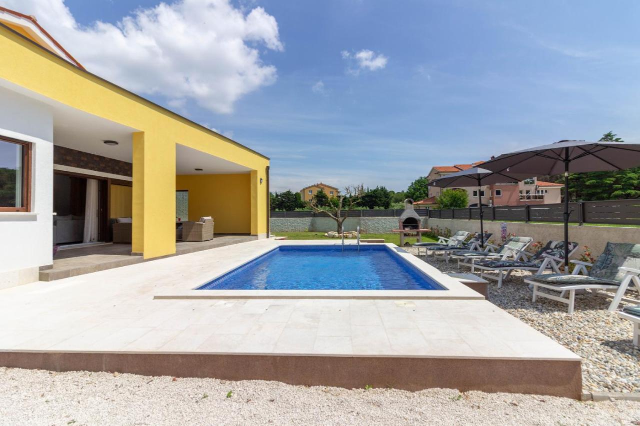 Modern Villa Eve In Medulin With Pool Near The Beach Esterno foto