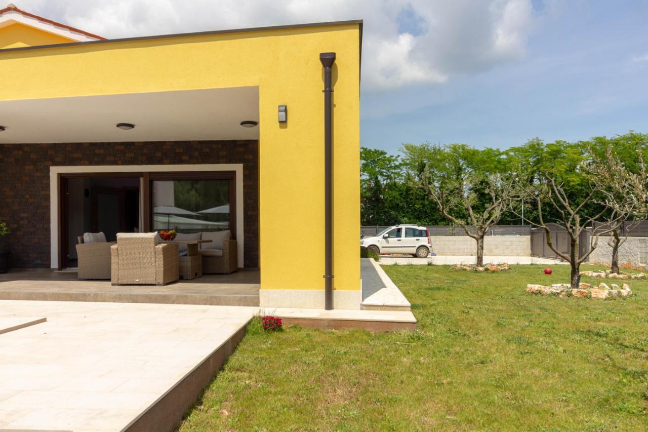 Modern Villa Eve In Medulin With Pool Near The Beach Esterno foto