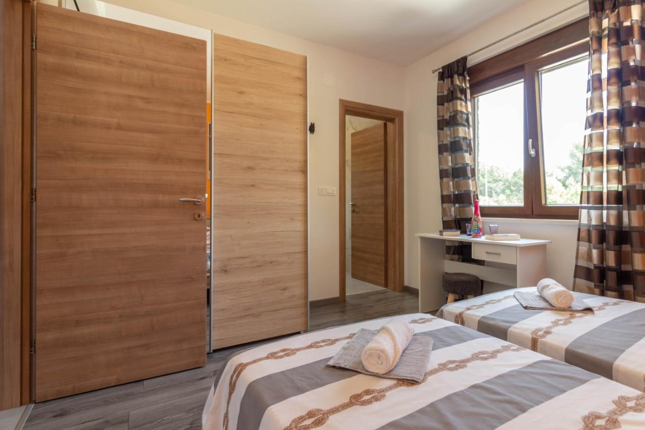 Modern Villa Eve In Medulin With Pool Near The Beach Esterno foto