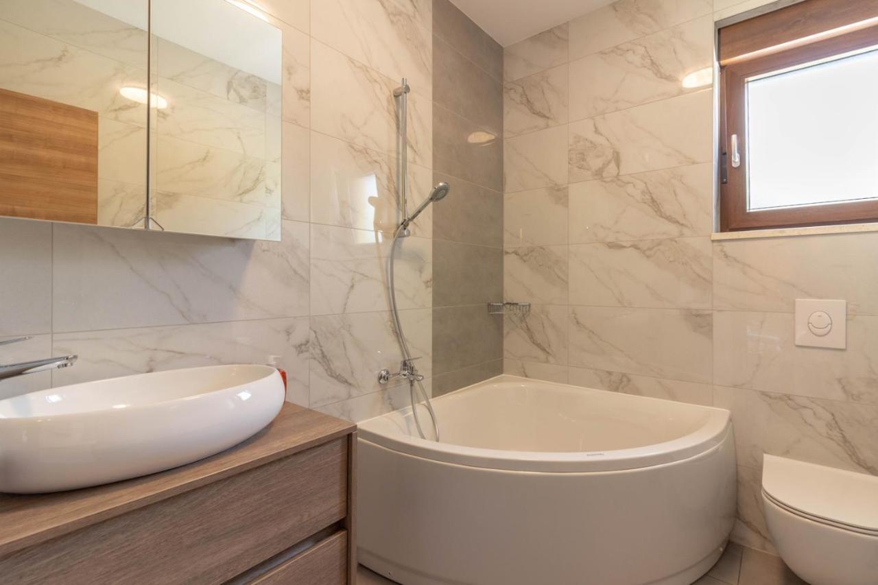 Modern Villa Eve In Medulin With Pool Near The Beach Esterno foto